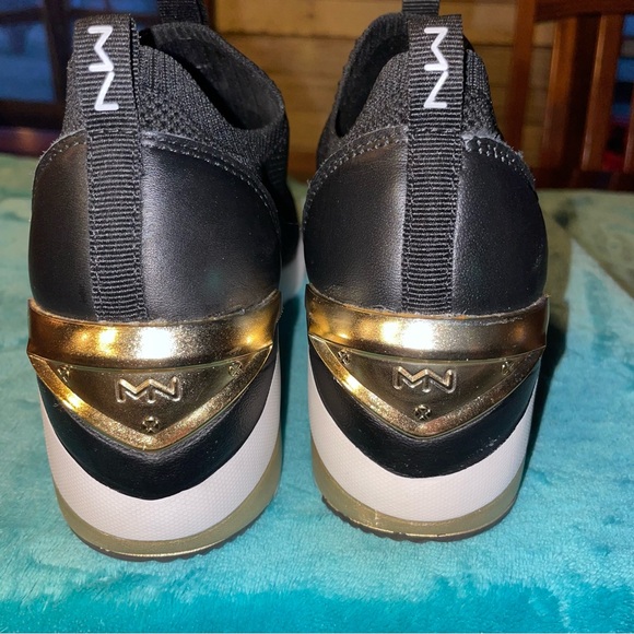 Sketchers Sneakers! - Picture 7 of 10